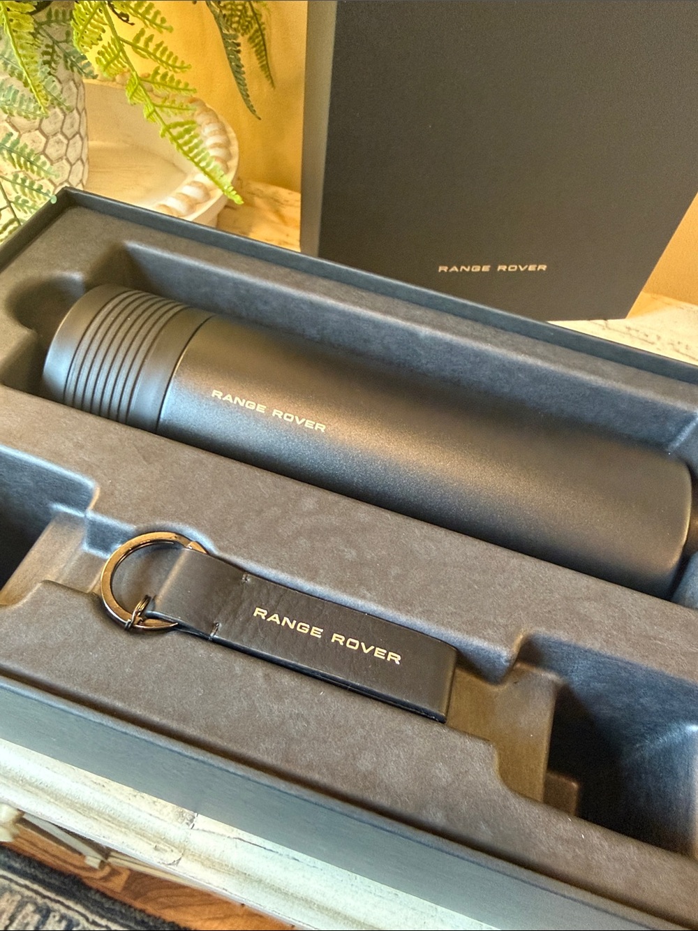 🖤 Genuine Range Rover Handover Pack - Picture 3 of 11